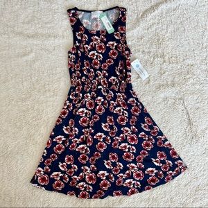 New with tags, French Grey floral knit dress. Size small from stitch fix.
